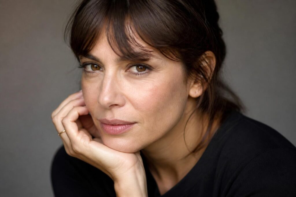 découvrez les portraits captivants d’actrices françaises célèbres du cinéma contemporain, illustrant leur talent et leur influence dans l'industrie cinématographique actuelle.